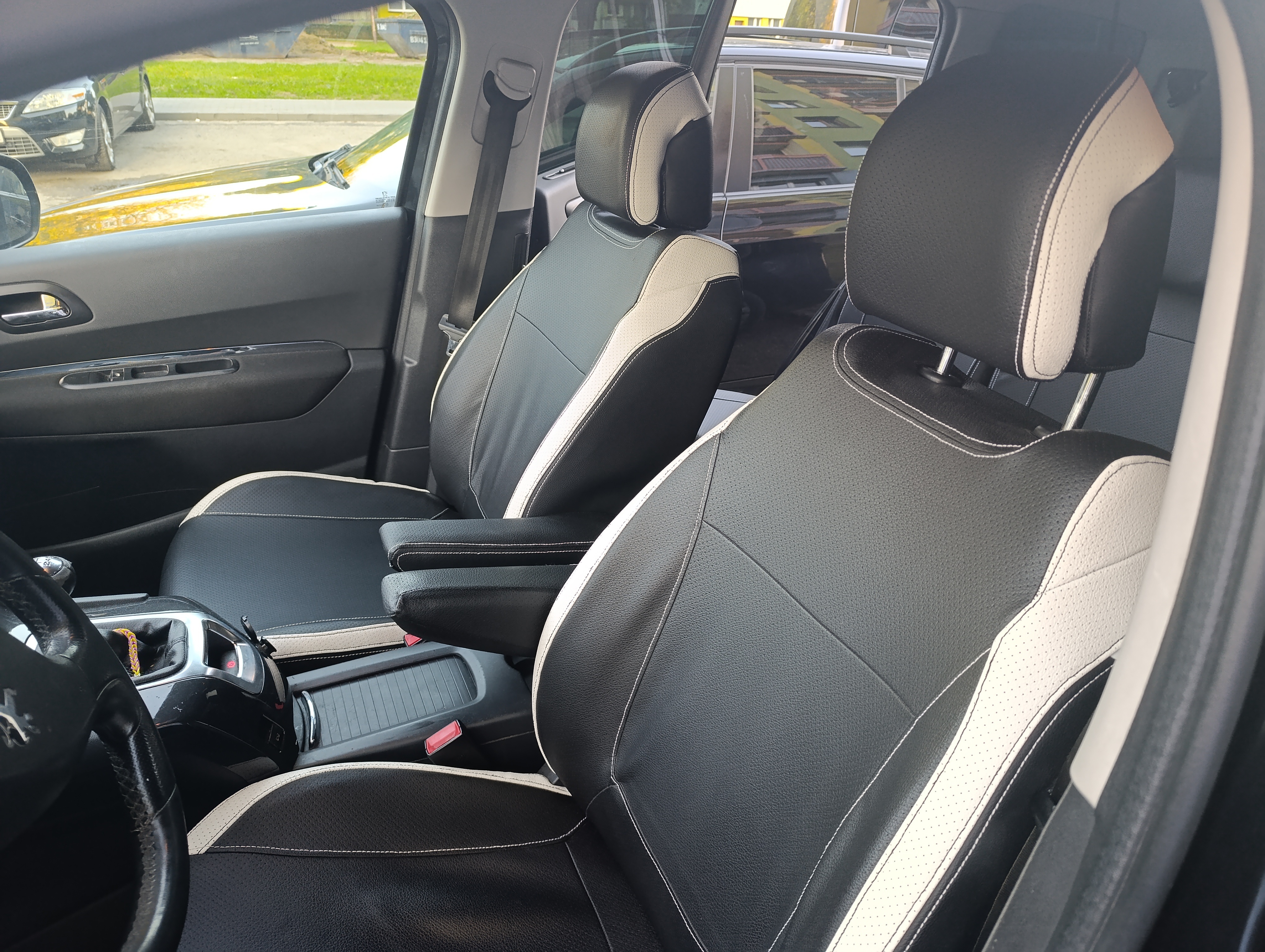 Pokrowce samochodowe ekoskóra Peugeot 5008