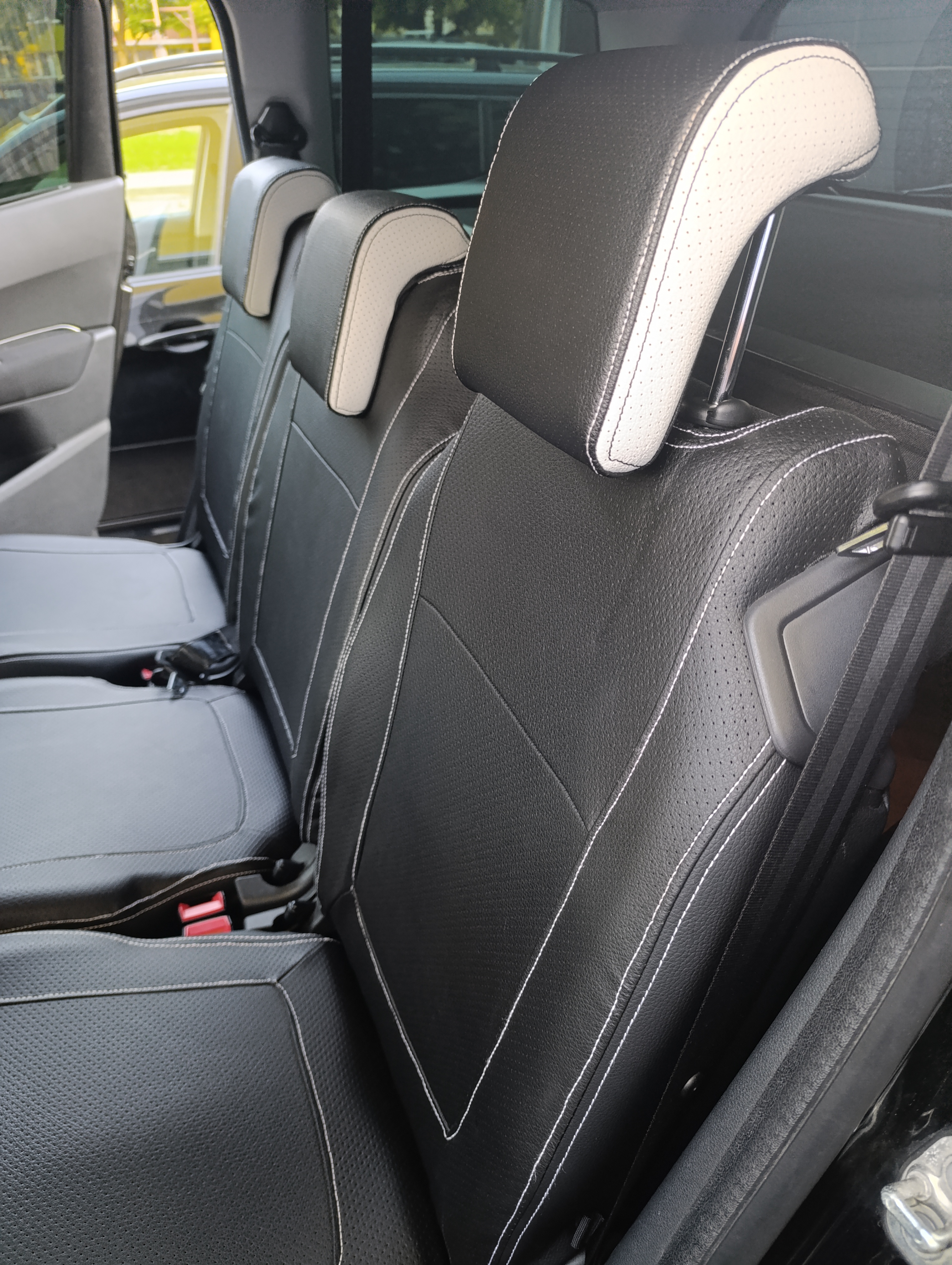 Pokrowce samochodowe ekoskóra Peugeot 5008
